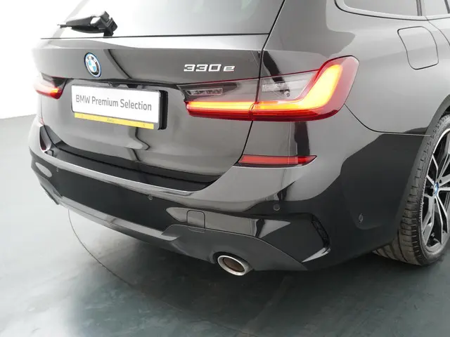 BMW 3 Serie Touring 330e 2022 Hybride Benzine 26