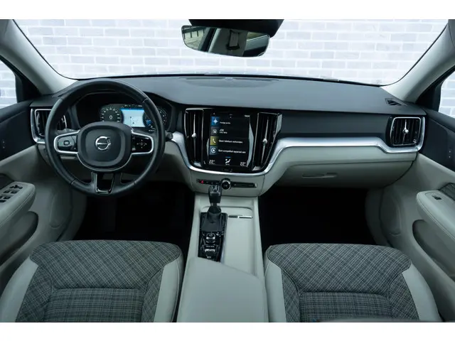 Volvo V60 T4 Momentum Pro 2019 Benzine 4