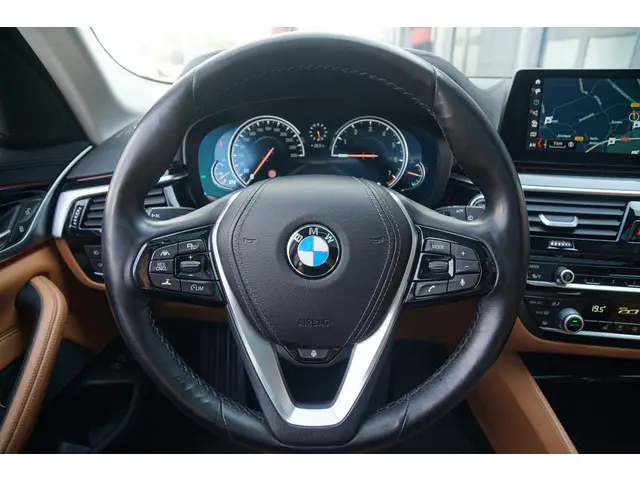 BMW 5 Serie Touring 530i xDrive Executive 2017 Benzine 32