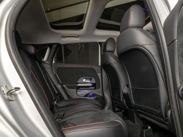 Mercedes-Benz GLA 250 e AMG Line 2023 Hybride Benzine 15