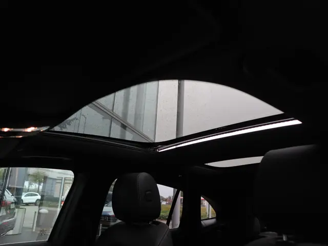 Mercedes-Benz GLA 250 e AMG Line 2021 Hybride Benzine 13