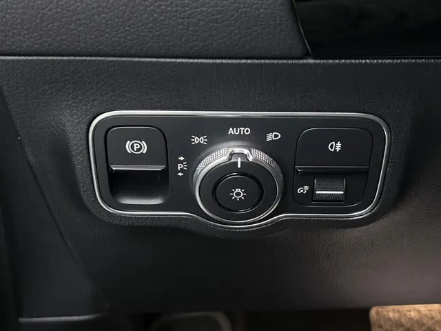 Mercedes-Benz GLA 250 e Luxury Line 2023 Hybride Benzine 37