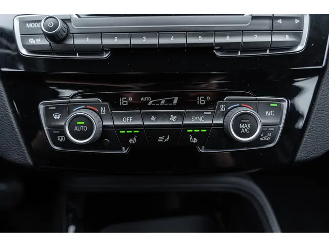 BMW X1 xDrive25e High Executive 2022 Hybride Benzine 37