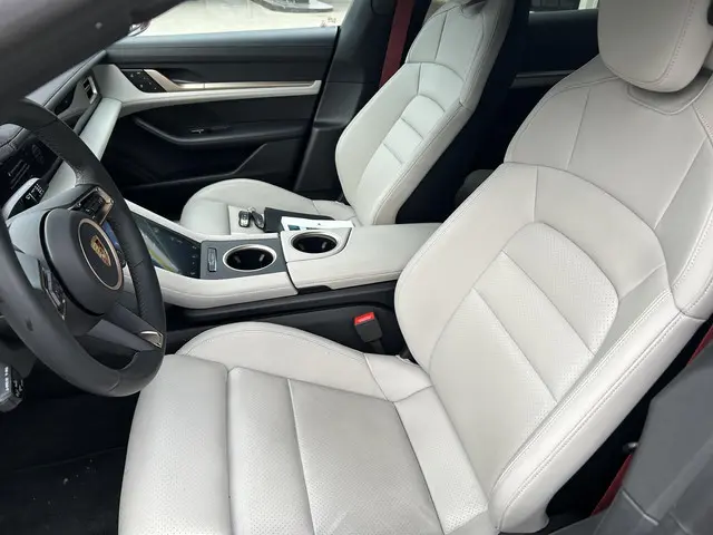 Porsche Taycan Performance 84 kWh 2022 Elektrisch 14