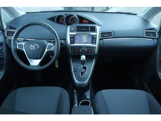 Toyota Verso 1.8 VVT-i BUSINESS AUT. 2013 Benzine 14