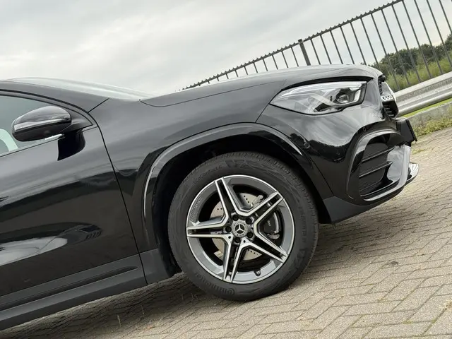Mercedes-Benz GLA 250 e AMG Line 2024 Hybride Benzine 9