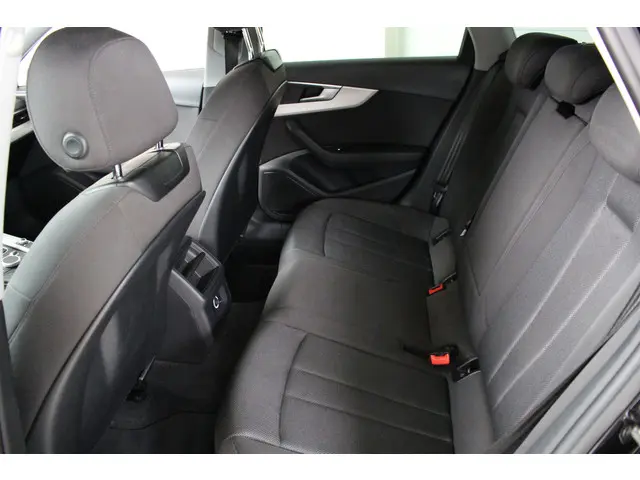 Audi A4 Avant 35 TFSI Pro Line 2019 Hybride Benzine 8