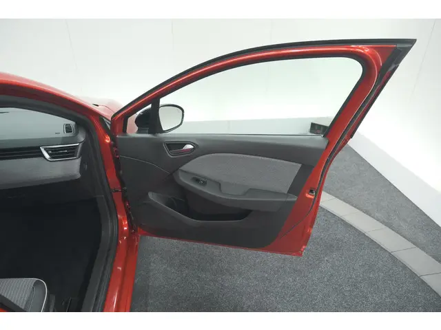 Renault Clio TCe 90 GPF techno 2024 Benzine 71