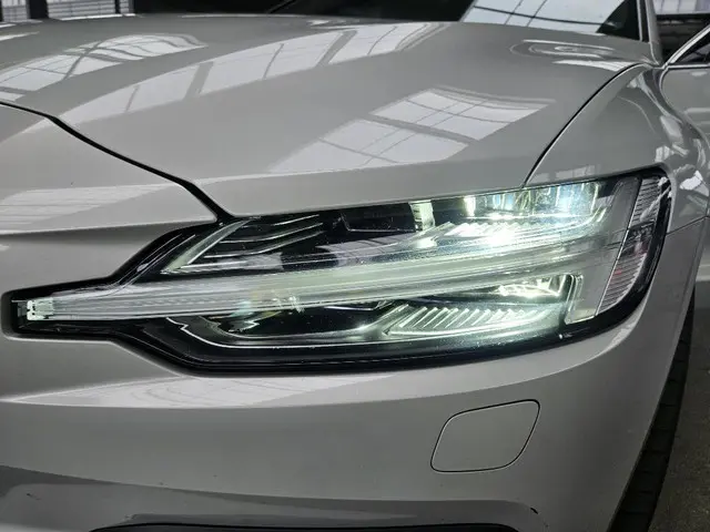 Volvo V60 2.0 T4 R-Design Automaat 2020 Benzine 44
