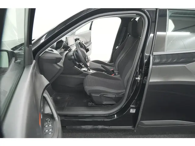 Peugeot 2008 PureTech 130 EAT8 Active 2021 Benzine 21