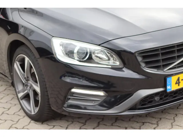 Volvo S60 2.0 D4 R-Design 2015 Diesel 12