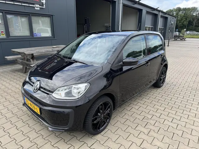 Volkswagen up! 1.0 BMT move up! 2019 Benzine 4