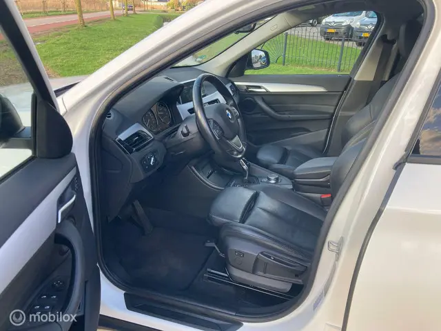 BMW X1 20i High Executive leder aut camera 2018 Benzine 18