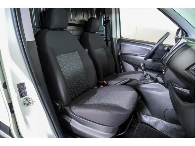 Opel Combo 1.3 CDTi L1H1 ecoFLEX Sport 2015 Diesel 23