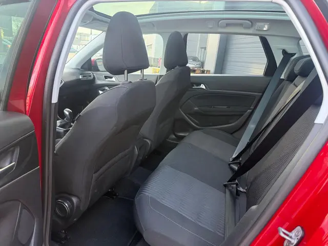 Peugeot 308 SW 1.2 PureTech Blue Lion 2017 Benzine 17