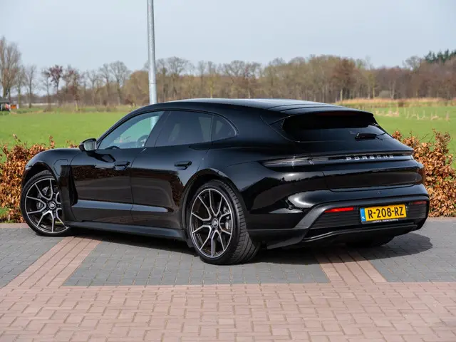 Porsche Taycan Sport Turismo 79 kWh 2022 Elektrisch 16