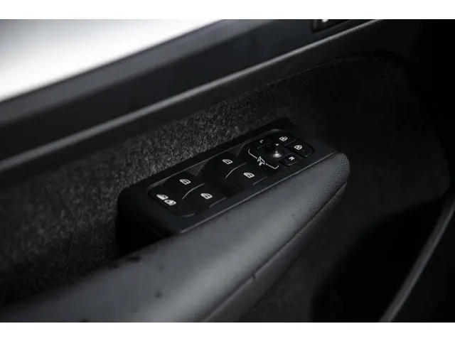 Volvo XC40 2.0 B4 Plus Dark 2025 Benzine 25