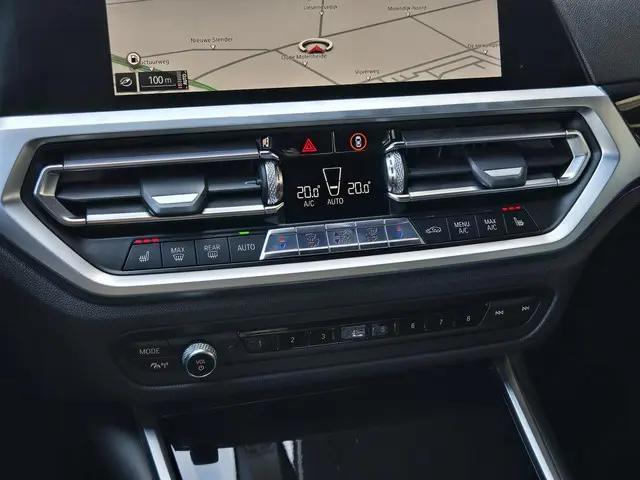BMW 3 Serie 320i Executive Edition 2019 Benzine 19