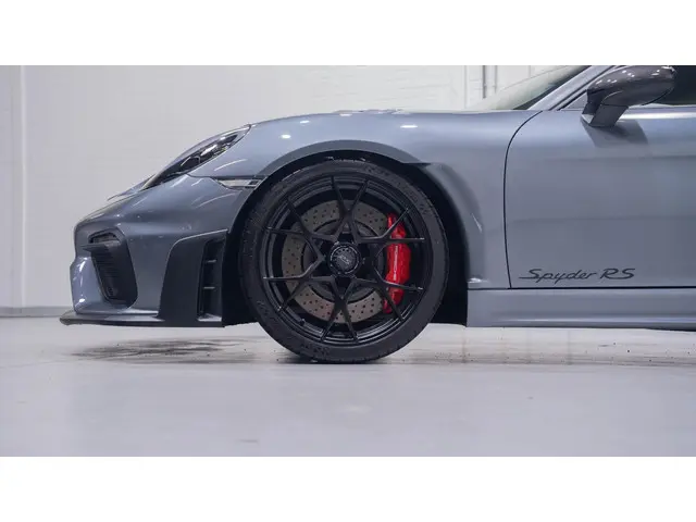 Porsche 718 Spyder RS 2024 Benzine 33