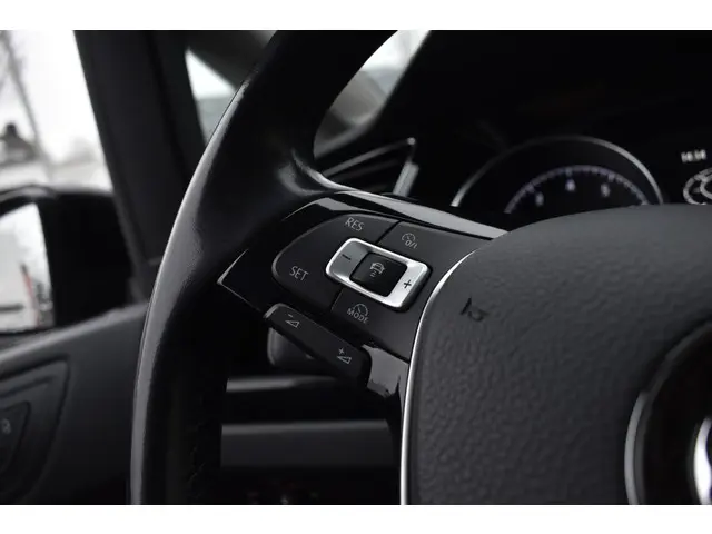 Volkswagen Touran 1.4 TSI Highline 7p 2017 Benzine 17