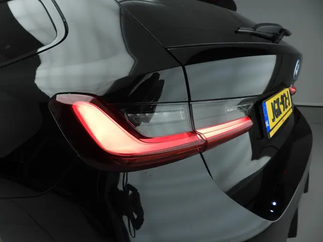 BMW 3 Serie Touring 330e 2025 Hybride Benzine 30