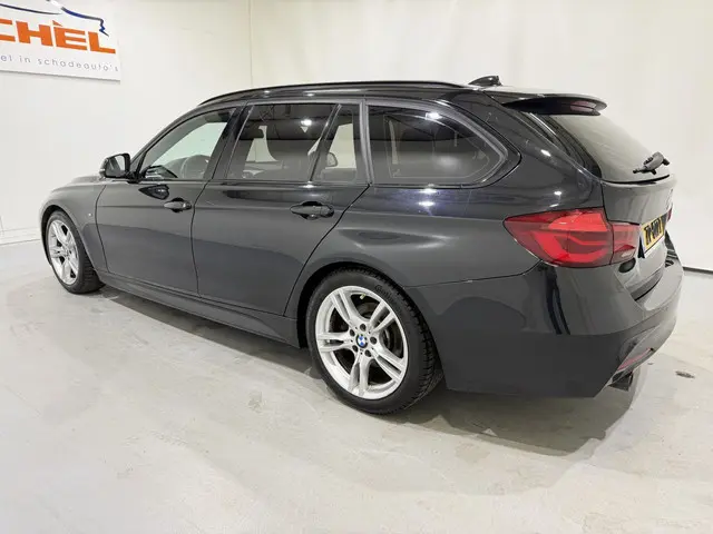 BMW 3 Serie Touring 318i M Sport Aut8 2019 Benzine 24