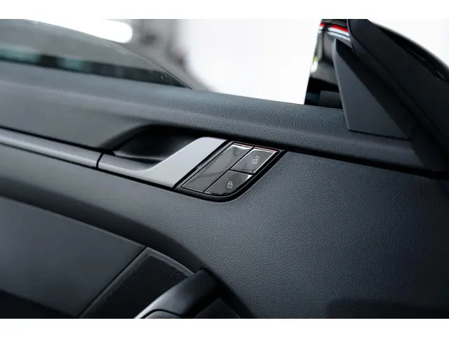 Porsche 911 Carrera Cabriolet 2020 Benzine 38