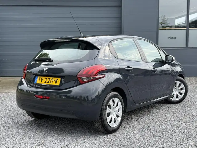 Peugeot 208 1.2 PureTech Like 2018 Benzine 2