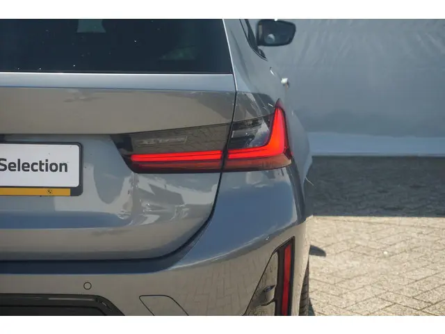 BMW 3 Serie Touring 320i 2024 Benzine 28