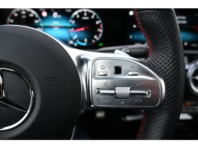 Mercedes-Benz A-Klasse 180 AMG Line 2022 Benzine 18
