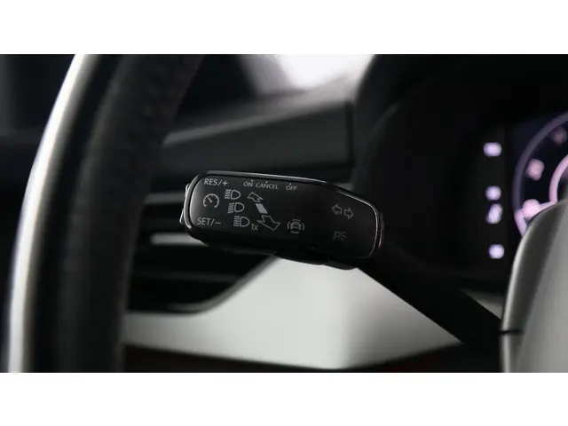 Škoda Kamiq 1.0 TSI 115pk Sport Business 2021 Benzine 20