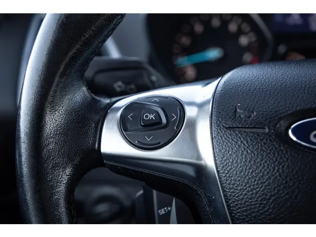 Ford Kuga 1.6 Titanium 2013 Benzine 28