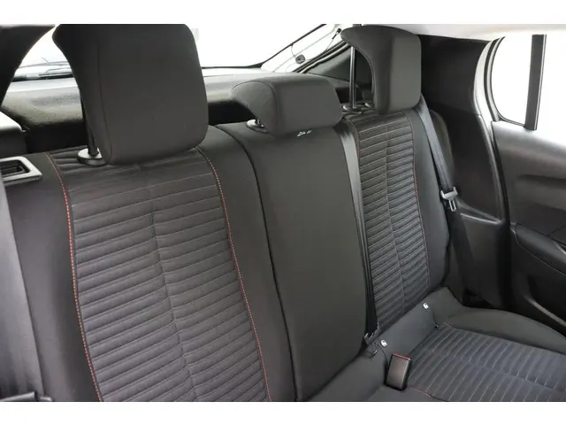 Peugeot 208 1.2 PureTech 100pk Active 2021 Benzine 15
