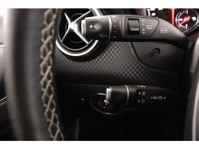 Mercedes-Benz A-Klasse 180 Ambition 2018 Benzine 32