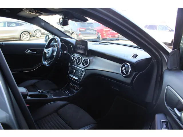 Mercedes-Benz GLA 180 Business 2018 Benzine 14