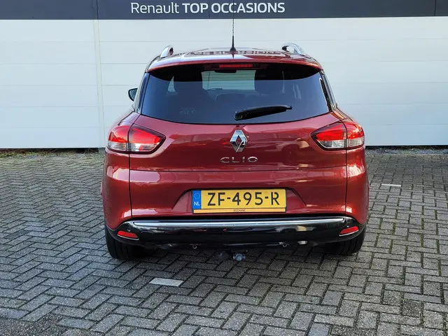 Renault Clio Estate 0.9 TCe Limited 2019 Benzine 18