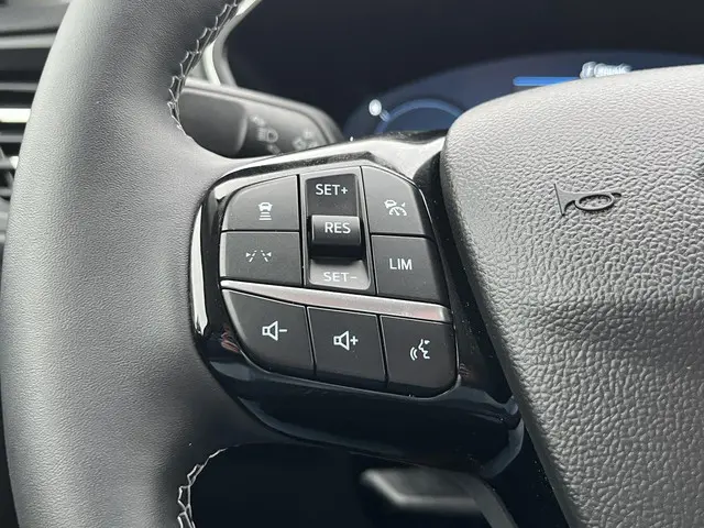 Ford Kuga 2.5 PHEV Active X 2024 Hybride Benzine 24
