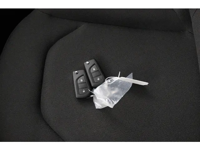 Toyota Aygo X Hybrid 115 play 2025 Hybride Benzine 8