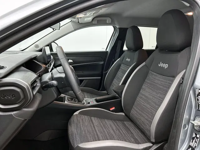 Jeep Avenger 1.2 Longitude 2024 Benzine 33