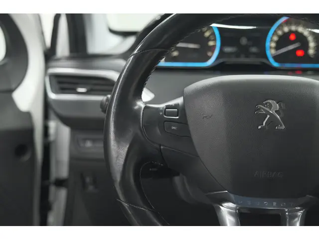 Peugeot 2008 PureTech 130 Allure 2019 Benzine 32