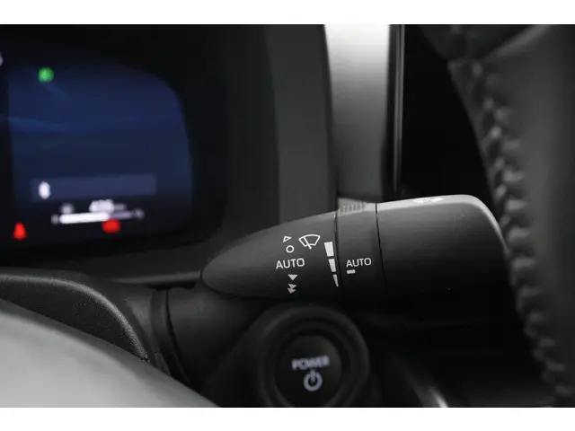 Toyota C-HR 1.8 Hybrid 140 Dynamic 2024 Hybride Benzine 30
