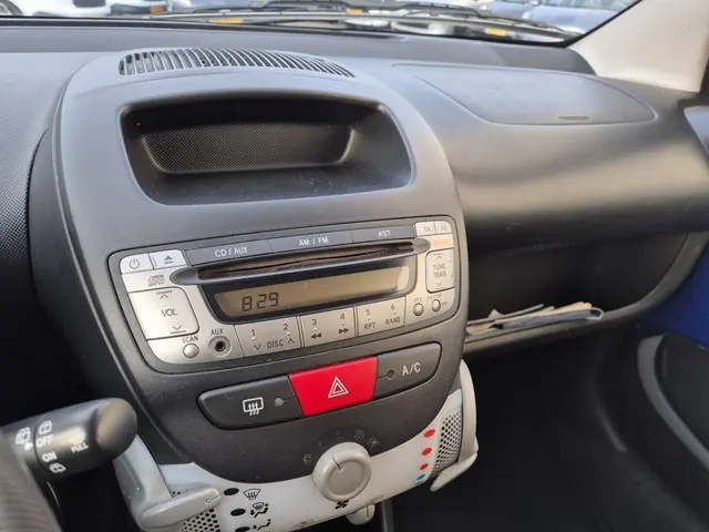 Peugeot 107 1.0 Access Accent Airco 2013 Benzine 13