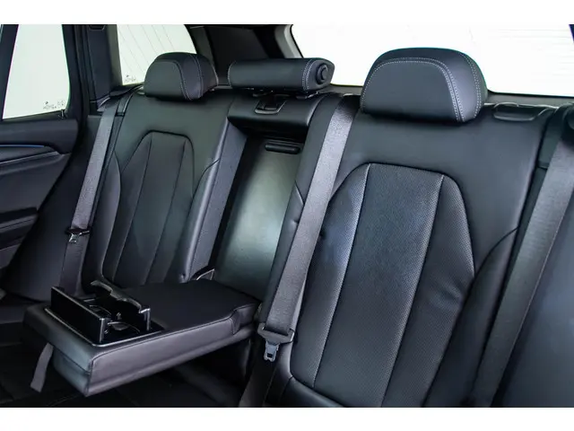 BMW X3 xDrive30e High Executive 2022 Hybride Benzine 32