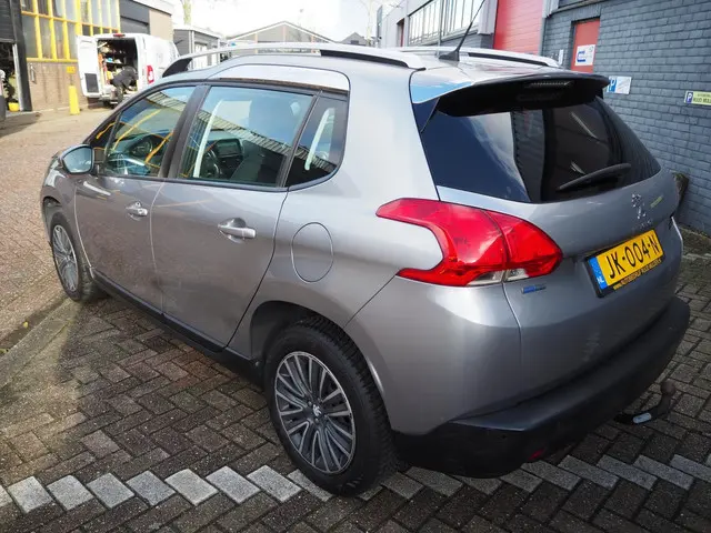 Peugeot 2008 1.2 PureTech Blue Lion 2016 Benzine 10