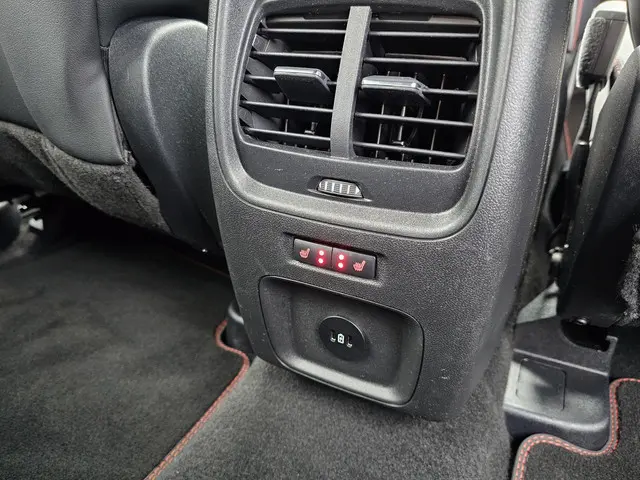 Ford Kuga 2.5 PHEV ST-Line X 2025 Hybride Benzine 32