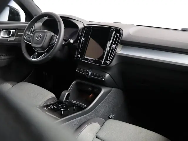 Volvo XC40 2.0 B4 Plus Dark 2024 Benzine 3