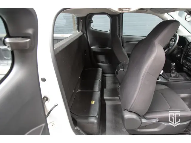 Isuzu D-Max 1.9 Double Cab lang 2024 Diesel 18