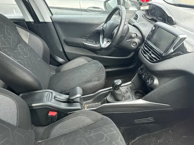 Peugeot 2008 1.2 PureTech Blue Lion 2018 Benzine 4