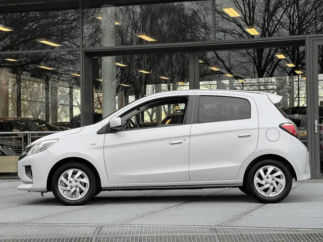 Mitsubishi Space Star 1.2 Intense 2021 Benzine 15