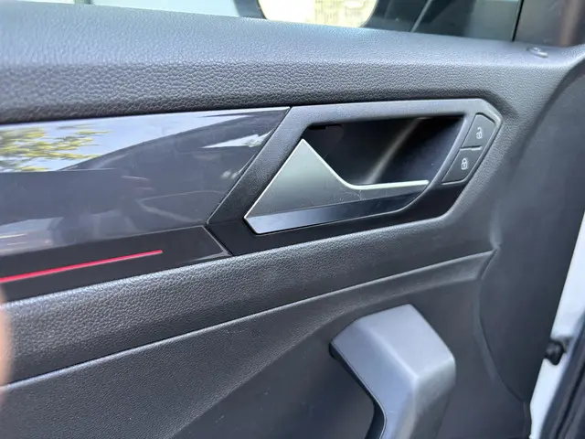 Volkswagen T-Roc 1.5 TSI Sport 2018 Benzine 17